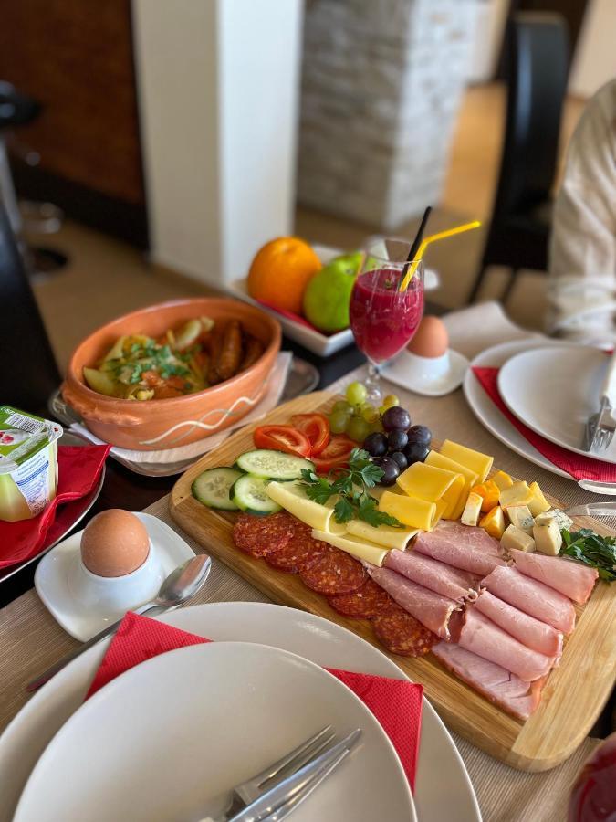 Guest House Panorama Aqualux With Free Parking نوفي ساد المظهر الخارجي الصورة