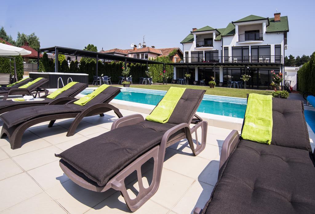 Guest House Panorama Aqualux With Free Parking نوفي ساد المظهر الخارجي الصورة