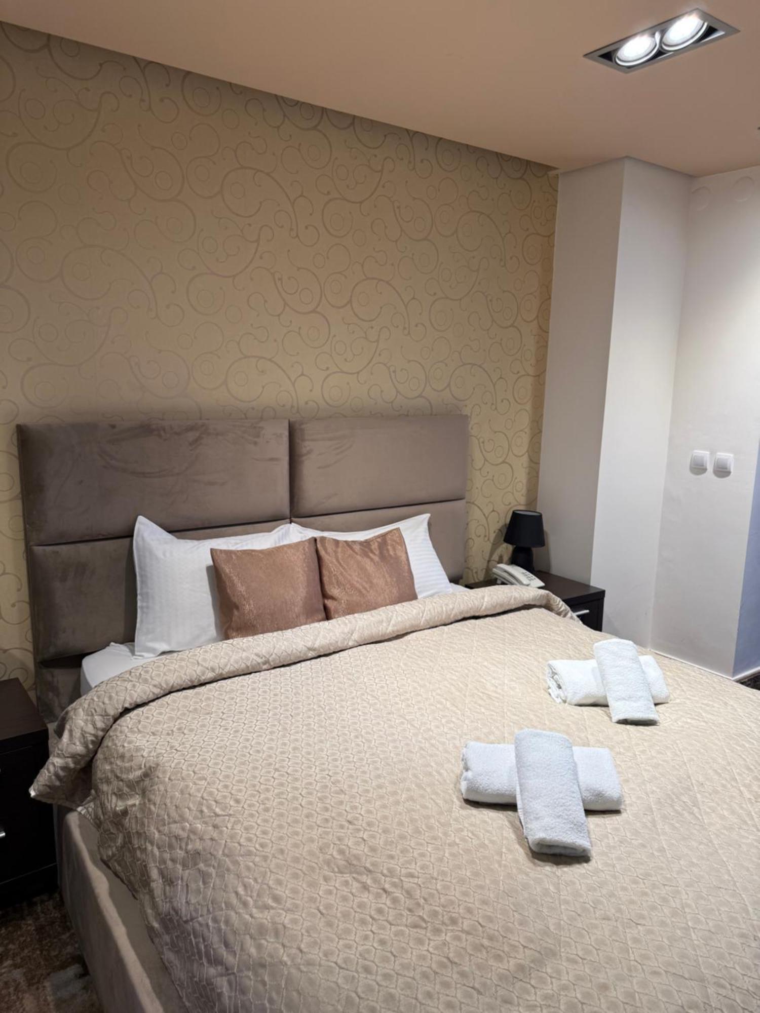 Guest House Panorama Aqualux With Free Parking نوفي ساد المظهر الخارجي الصورة