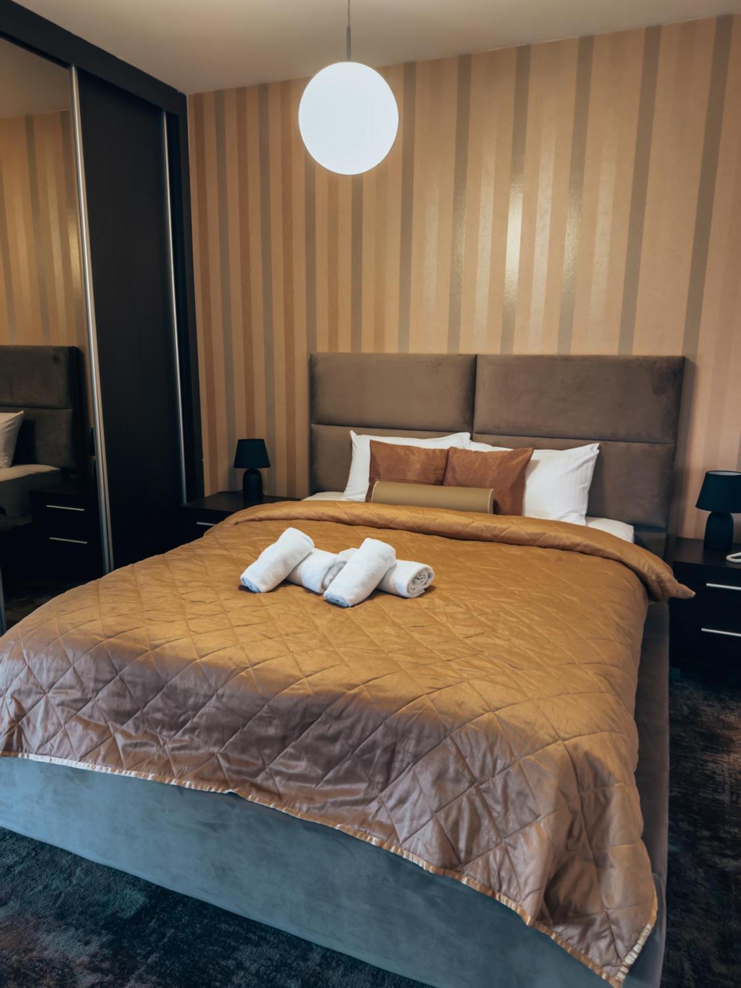 Guest House Panorama Aqualux With Free Parking نوفي ساد المظهر الخارجي الصورة