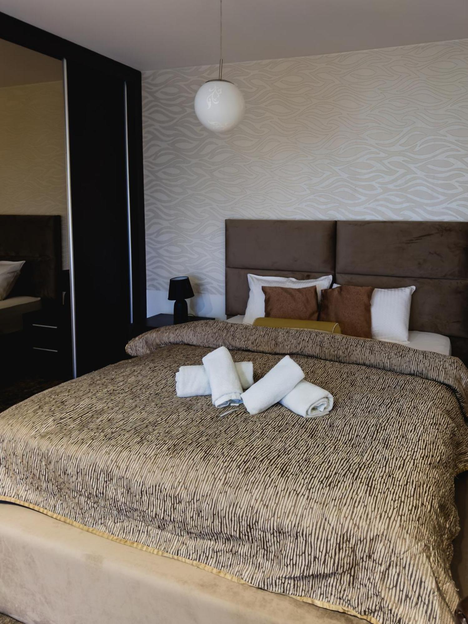 Guest House Panorama Aqualux With Free Parking نوفي ساد المظهر الخارجي الصورة