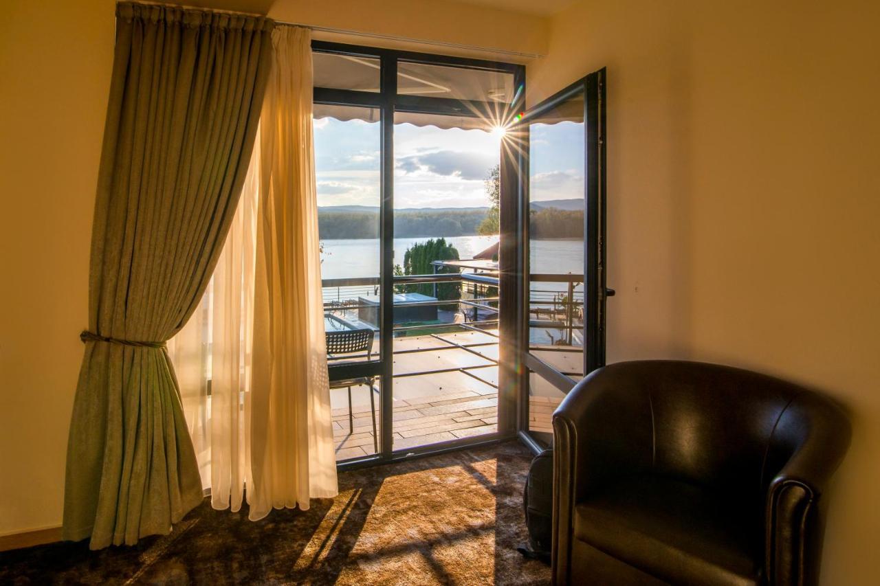 Guest House Panorama Aqualux With Free Parking نوفي ساد المظهر الخارجي الصورة