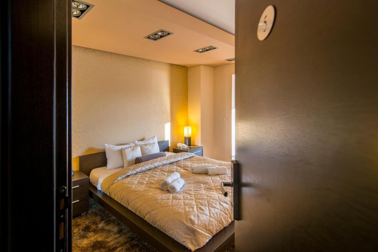 Guest House Panorama Aqualux With Free Parking نوفي ساد المظهر الخارجي الصورة